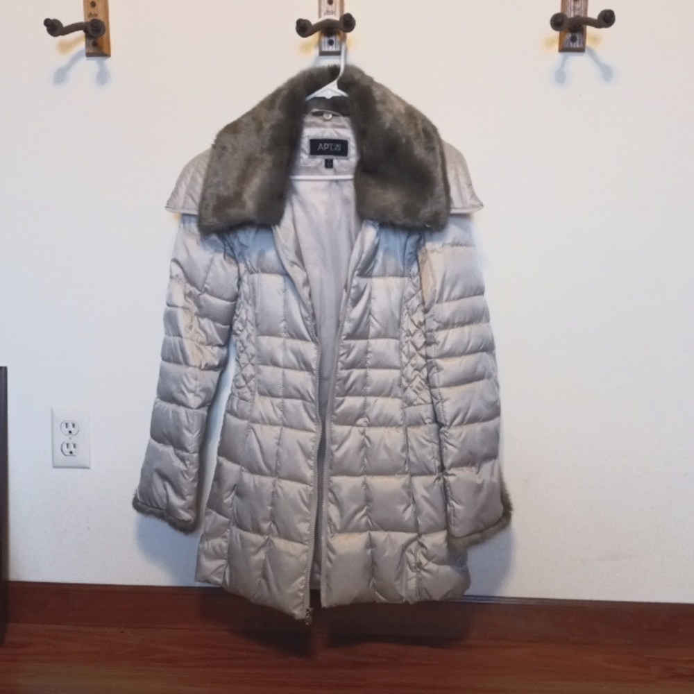 LIKE NEW! Women's CUTE PUFFER Jacket WORN ONCE!!!CLEAN and MINT CONDITION